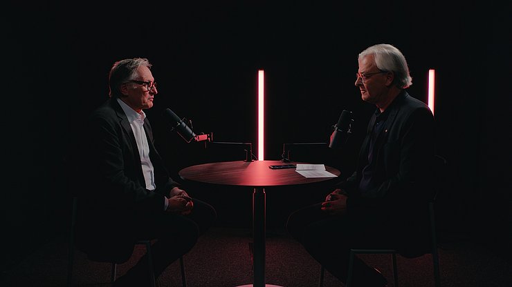 Franz Klammer im Gespräch bei der Aufnahme des Podcasts