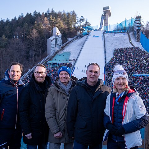 Flutlicht am Bergisel ebnet Weg für Frauen-Vierschanzentournee