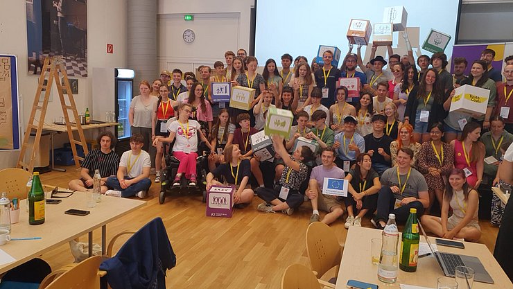 © Land Tirol/Steinacher Die Teilnehmerinnen und Teilnehmer der 4. österreichischen Jugendkonferenz