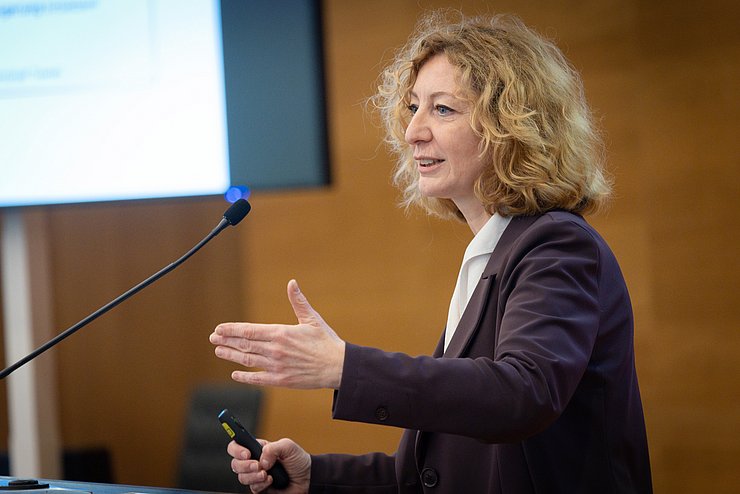 ExpertInnen wie Bettina Gusenbauer von der ÖBB-Holding referierten über aktuelle und anstehende Infrastrukturprojekte.