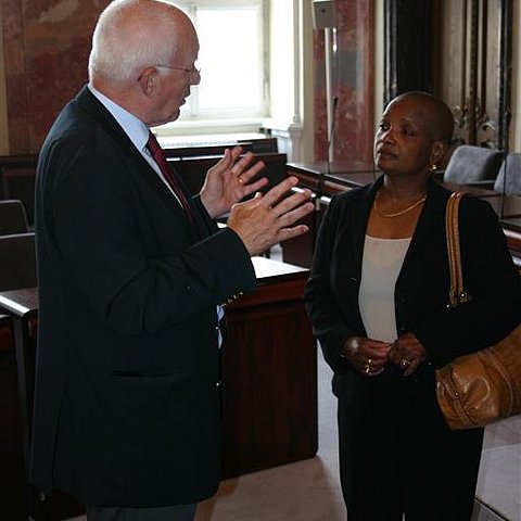 Die kubanische Botschafterin Norma Giocochea Estenoz und Landtagspräsident DDr. Herwig van Staa.