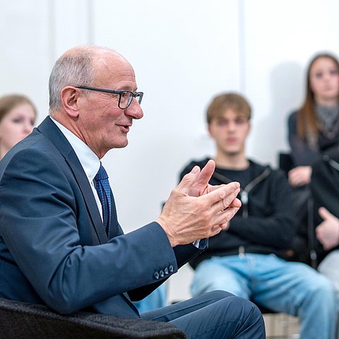 „Frag den LH" im März: Social Media, Zukunftsstrategie & Budget