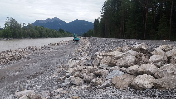 Das Längsleitwerk wird neu aufgebaut.