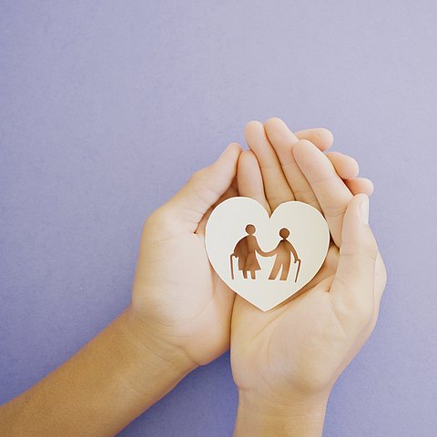 � shutterstock/2274085753 Pflege in Tirol