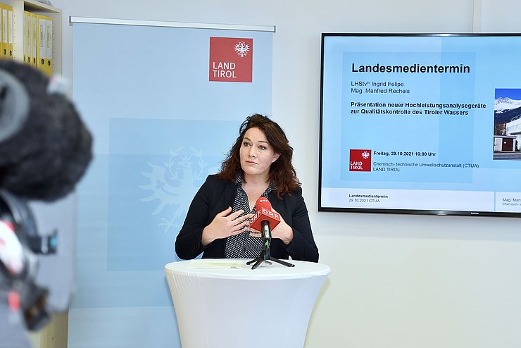 LHStvin Ingrid Felipe bei der Pressekonferenz in der CTUA