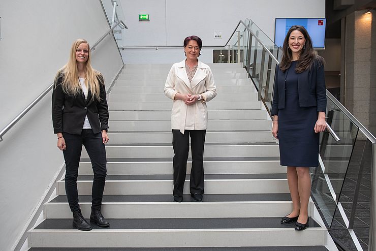 Das neue Landtagspräsidium: Präsidentin Sonja Ledl-Rossmann (Mitte) mit ihren beiden Stellvertreterinnen Stephanie Jicha (li.) und der neu gewählten Sophia Kircher.