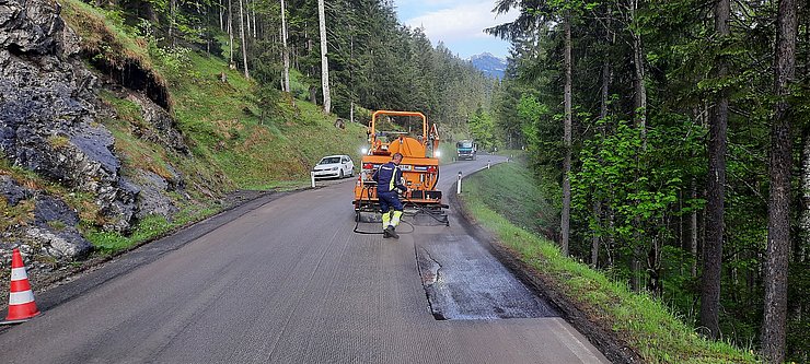 L21 Schwarzbrunnen Teil 2 Tiefensanierung obere Asphalttragschicht