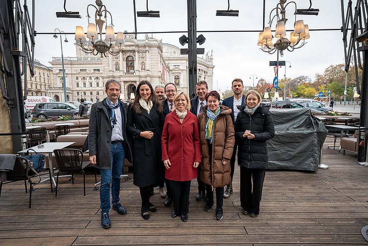 Der zweite Tag der Dienstreise begann mit einem Austausch mit Verkehrsministerin Leonore Gewessler.