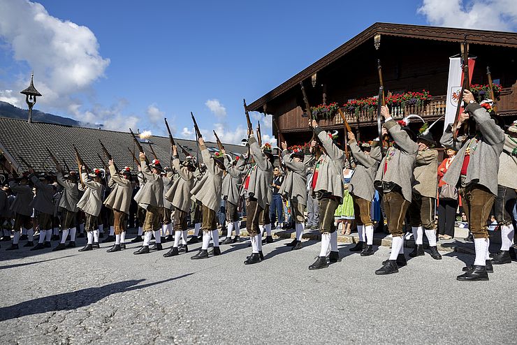 Landesüblicher Empfang mit der Schützenkompanie Alpbach
