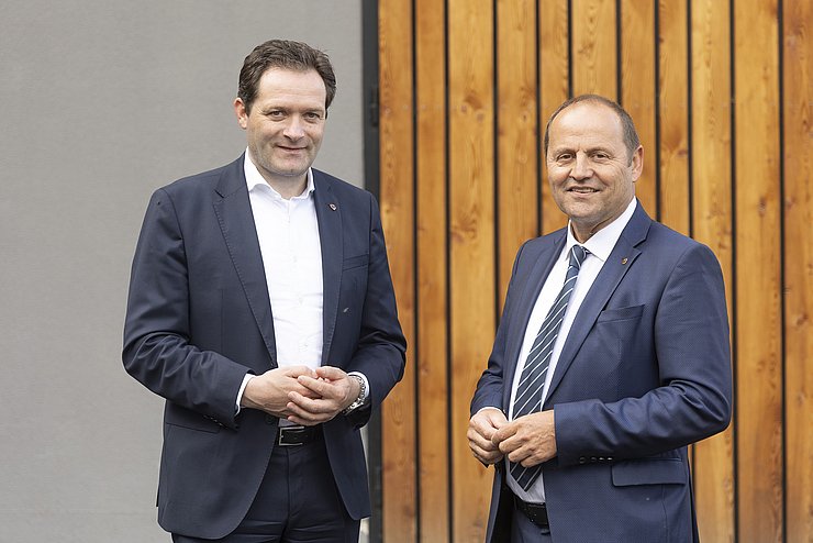 Bundesminister Totschnig und Landeshauptmann-Stellvertreter Geisler stehen nebeneinander im Bild.