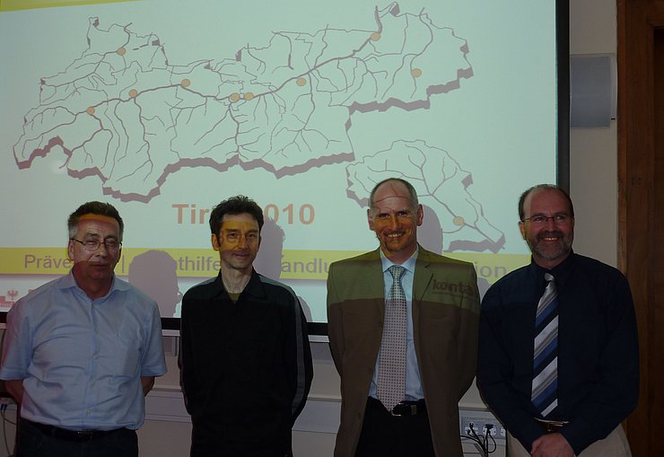© Land Tirol Herr Harald Kern, Herr Mag. Gerhard Gollner, Herr Dr. Edelbert Kohler, Herr HR Dr. Christian Bidner, Bezirkshauptmann von Kufstein (von links nach rechts)