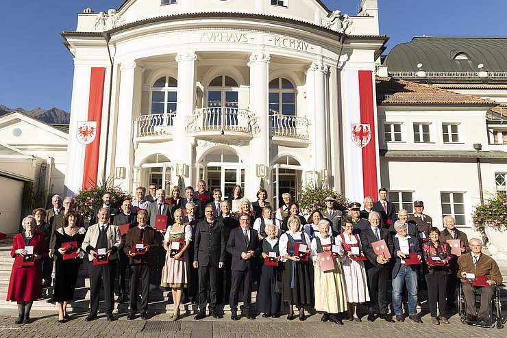 Personen, die das Verdienstkreuz erhalten haben.