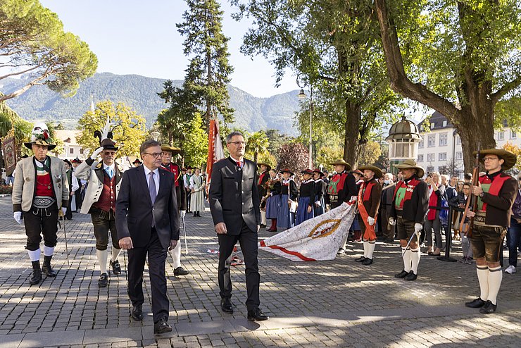 Landesüblicher Empfang mit Schützen und Musik.