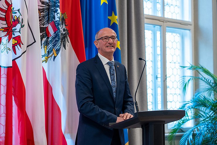 LH Anton Mattle: „Die Honorarkonsulinnen und Honorarkonsuln tragen entscheidend dazu bei, dass Tirol in der Welt gehört wird – und dass die Welt in Tirol willkommen ist.“
