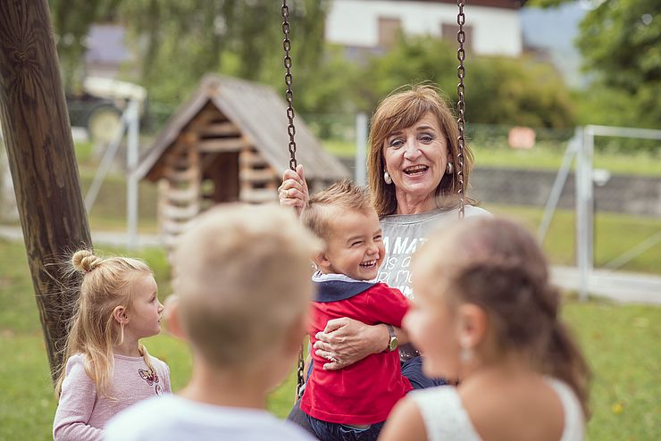 Bildungslandesrätin Beate Palfrader: "In Tirol werden derzeit 37.439 Kinder unter 15 Jahren in 1.183 Einrichtungen betreut." 