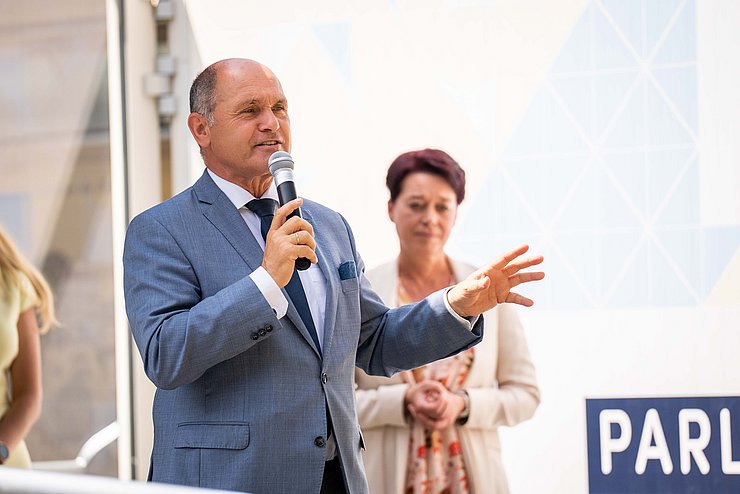 Nationalratspräsident Wolfgang Sobotka sprach über die Umbauarbeiten im Parlament und das Konzept von "Parlament on Tour"