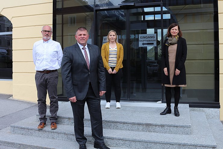 von links:Andreas Huter, Bürgermeister Markus Rinner, Nicole Möderle und Bezirkshauptfrau Eva Loidhold