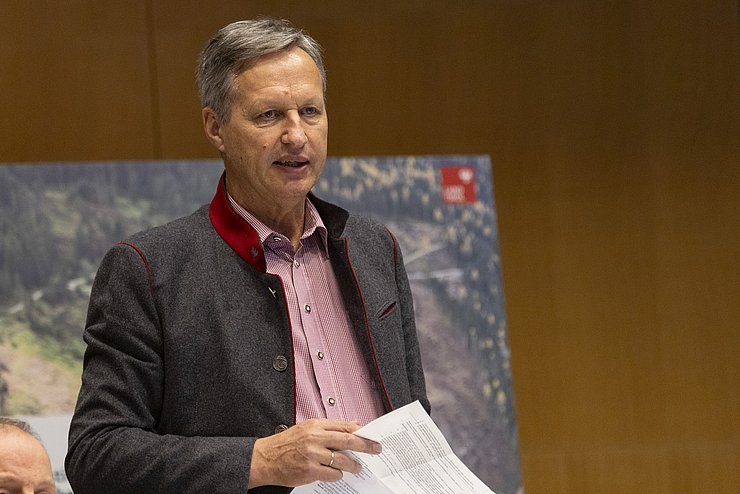 Landforstdirektor Josef Fuchs erläuterte die derzeitige Situation. 