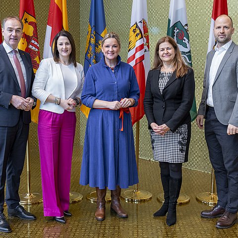 V. li. bei der LARK in Graz LR Leonhard Schneemann (Burgenland), LRin Astrid Mair (Tirol), LRin Susanne Rosenkranz (Niederösterreich), LRin Doris Kampus (Steiermark) und Marco Tittler (Vorarlberg).  