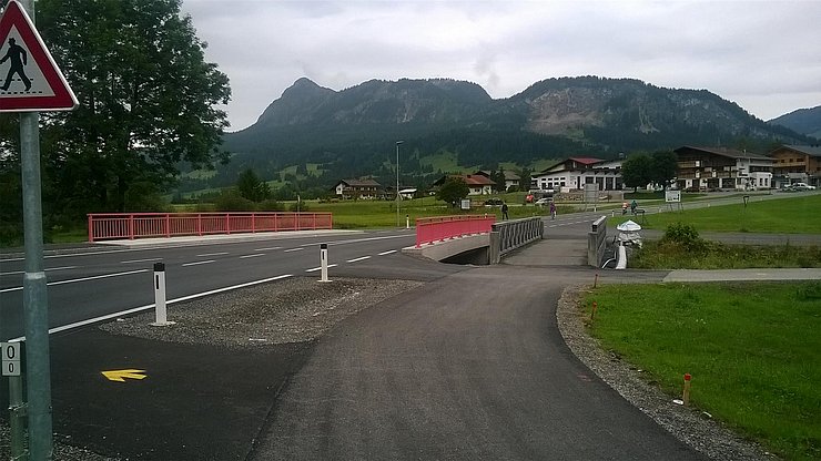 Fertige Berger Achbrücke Blickrichtung Grän