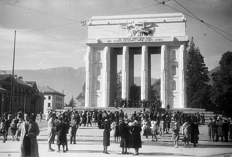 Das 1926 bis 1928 in Bozen errichtete „Siegesdenkmal“ – Monument faschistischer Macht und Herrschaft, Aufnahme um 1930 