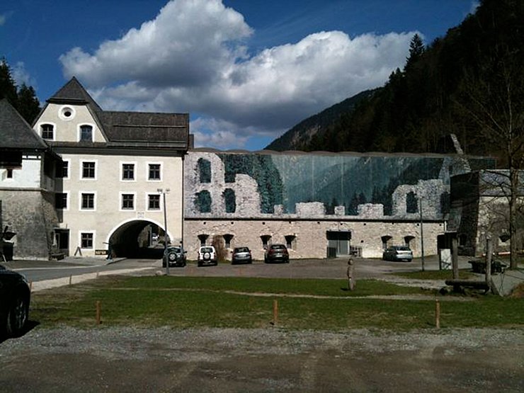 Außenansicht der "Burgenwelt Ehrenberg" in "Reutte"