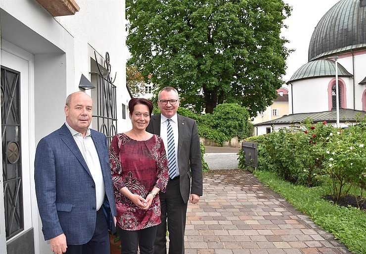 Landtagspräsidentin Sonja Ledl-Rossmann und Landesrat Tratter (l.) mit Monsignore Hermann Röck (r.) beim Antrittsbesuch