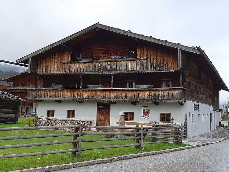 Außenansicht des "Heimatmuseums Sixenhof" in Achenkirch.