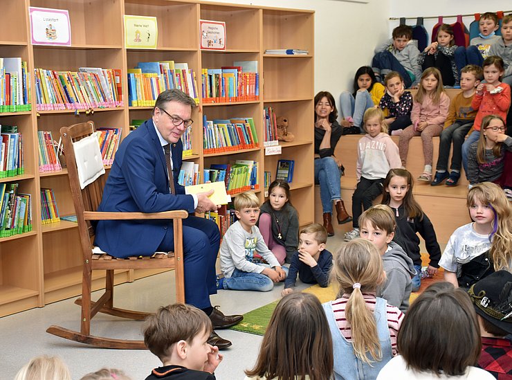 LH Platter: "Lesen ist eine der wichtigsten Kompetenzen, die man in der Schule lernen kann."