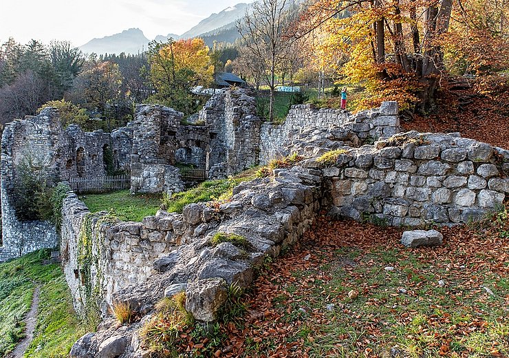 Ansicht auf die Burgruine in Thaur.