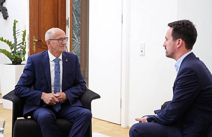 Im Austausch mit BM Wiederkehr plädierte LH Mattle für die Entlastung der Gemeinden im Bereich der administrativen und pädagogischen Assistenzkräfte an Schulen. 