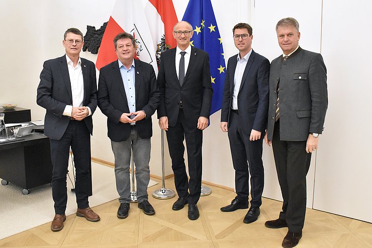 Bürgermeister Thomas Öfner, Gemeindeverbandspräsident Ernst Schöpf, LH Anton Mattle, Bürgermeister Christian Härting und Bürgermeister Franz Hauser. 