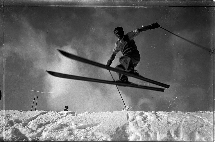 Sprünge und andere Ski-Tricks auf dem Schnee, 1930–1949