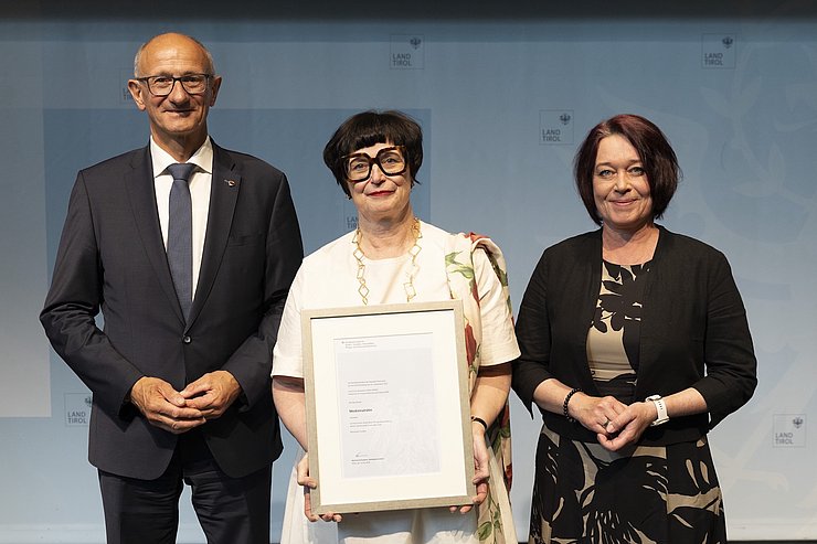 © Land Tirol/Sedlak LH Anton Mattle und LTPin Sonja Ledl-Rossmann mit der Medizinalrätin Alexandra Ciresa-König (Fachärztin für Gynäkologie und Geburtshilfe in Innsbruck).