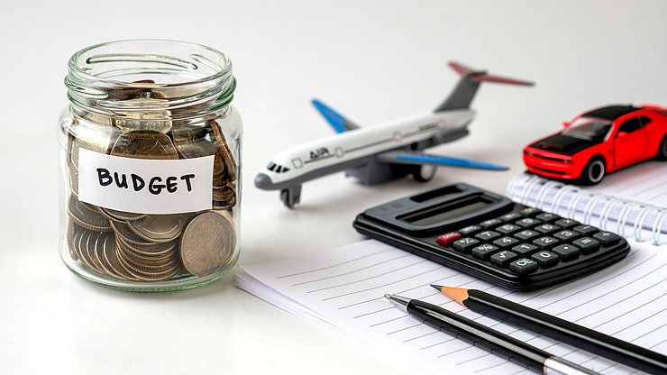 © shutterstock/2685791625 Sonderprüfung Dienstreisen der Tiroler Landesregierung