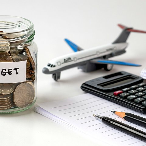 � shutterstock/2685791625 Sonderprüfung - Dienstreisen der Tiroler Landesregierung