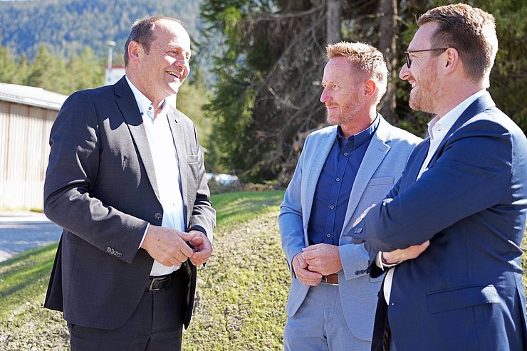 Gruppenfoto beim Reden.