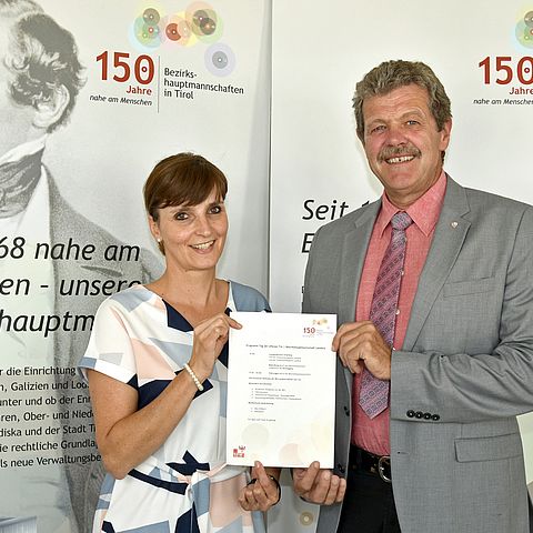 BH Markus Maaß und Martina Grissemann vom Organisationskomitee präsentierten das Programm für den Tag der offenen Tür am 1. September.