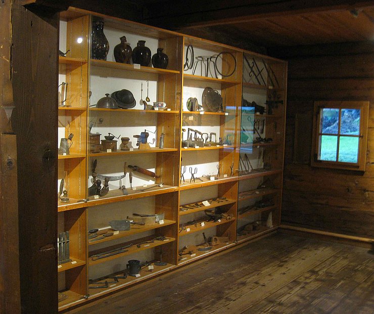 Blick in die Ausstellung im "Bergbauernmuseum z'Bach"