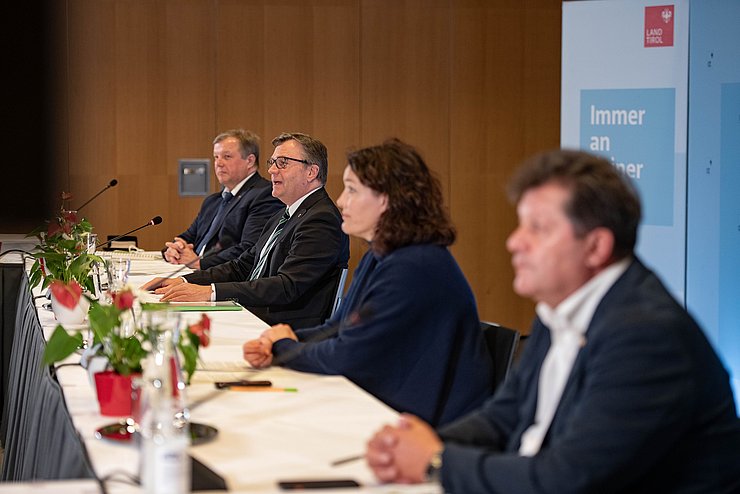 Pressekonferenz im Innsbrucker Landhaus. 