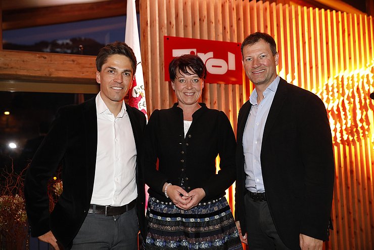 Landtagspräsidentin Sonja Ledl-Rossmann mit zwei ehemaligen Sportgrößen: Radrennprofi Thomas Rohregger (links) und Skirennläufer Stephan Eberharter. 