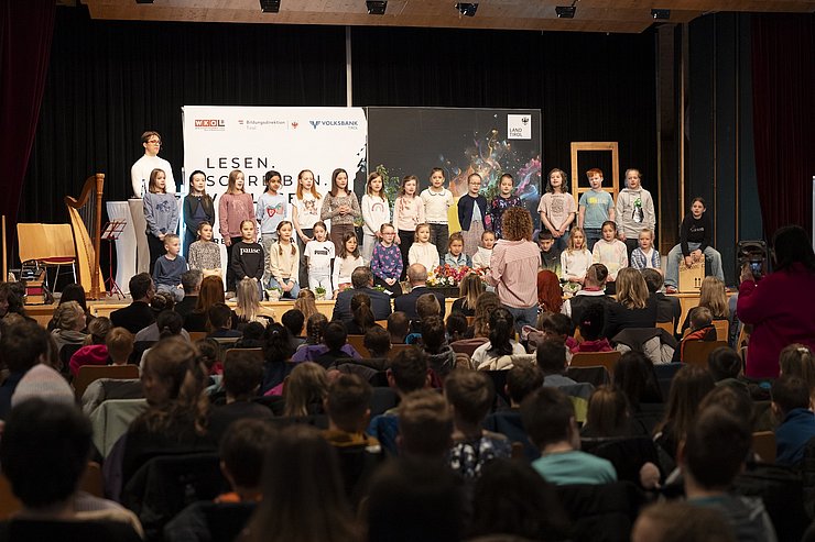 Bühne im Gemeindesaal Volders