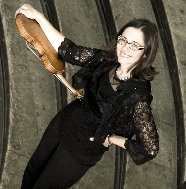 © Nancy Horowitz Ulrike Engel mit Geige in der Hand