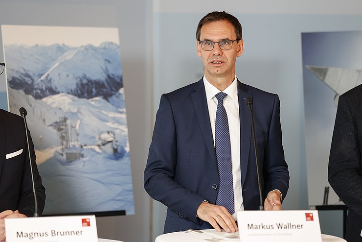 Bild von LH Markus Wallner bei der Pressekonferenz.