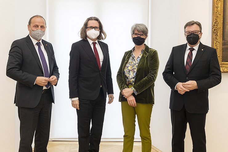 Gruppenfoto, stehend