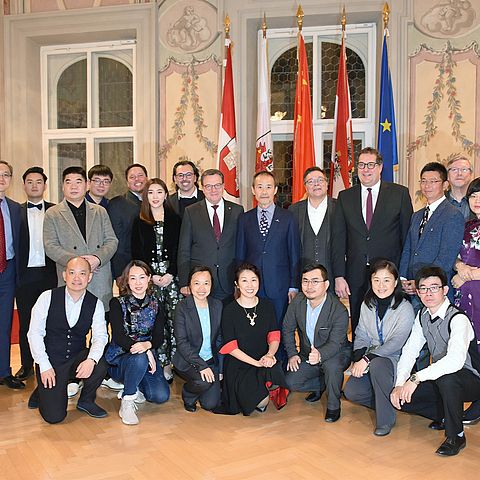LH Günther Platter freute sich, die Delegation aus China in Innsbruck zu begrüßen.