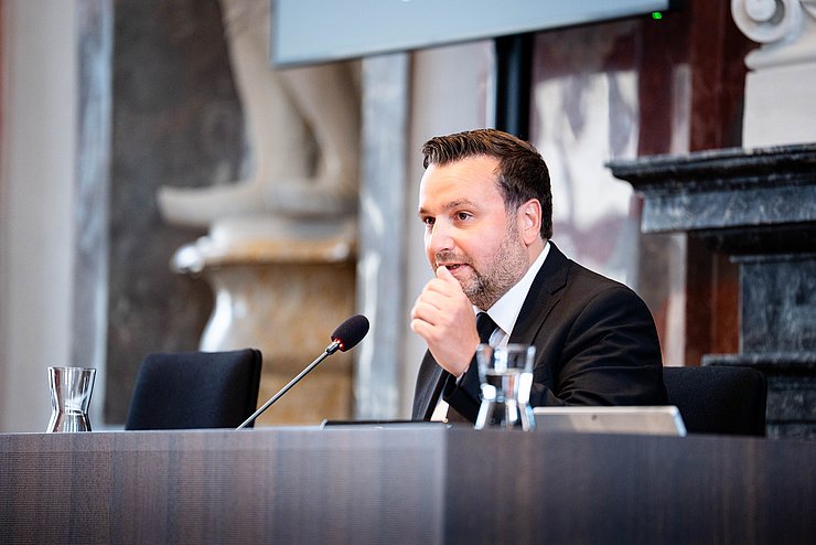 Ausschussvorsitzender Benedikt Lentsch führte durch die Infoveranstaltung.