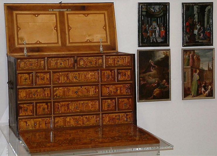 Anna Caterinas Schreibtisch in der "Kunstkammer der Serviten"
