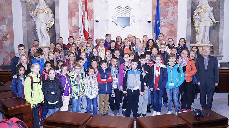 LTP van Staa mit SchülerInnen und LehrerInnen des Comenius-Projektes im Landtagssaal
