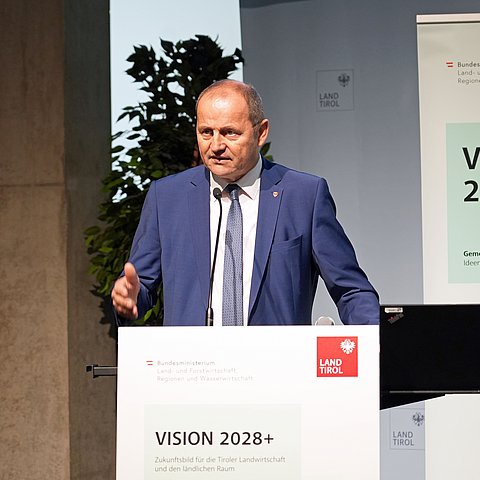 Geisler am Podium